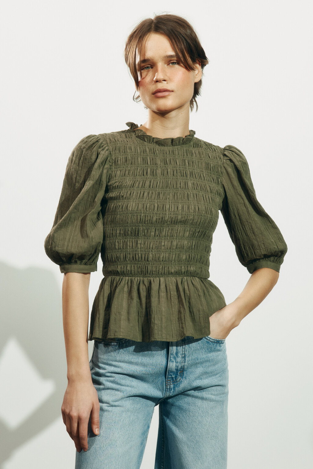 Блузка хлопковая с баской и рукавами-фонариками - цвет зеленый - 3