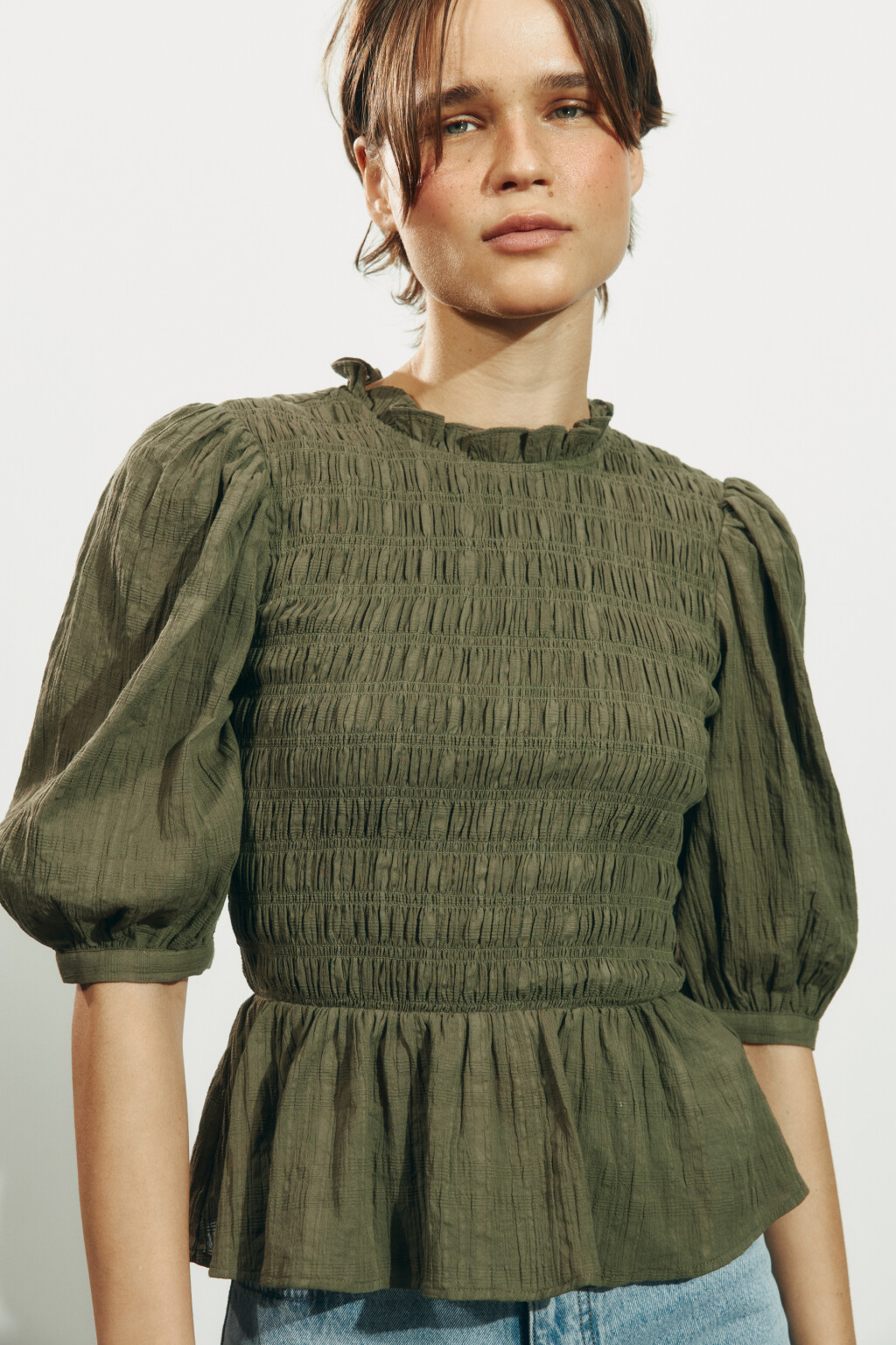 Блузка хлопковая с баской и рукавами-фонариками - цвет зеленый - 6