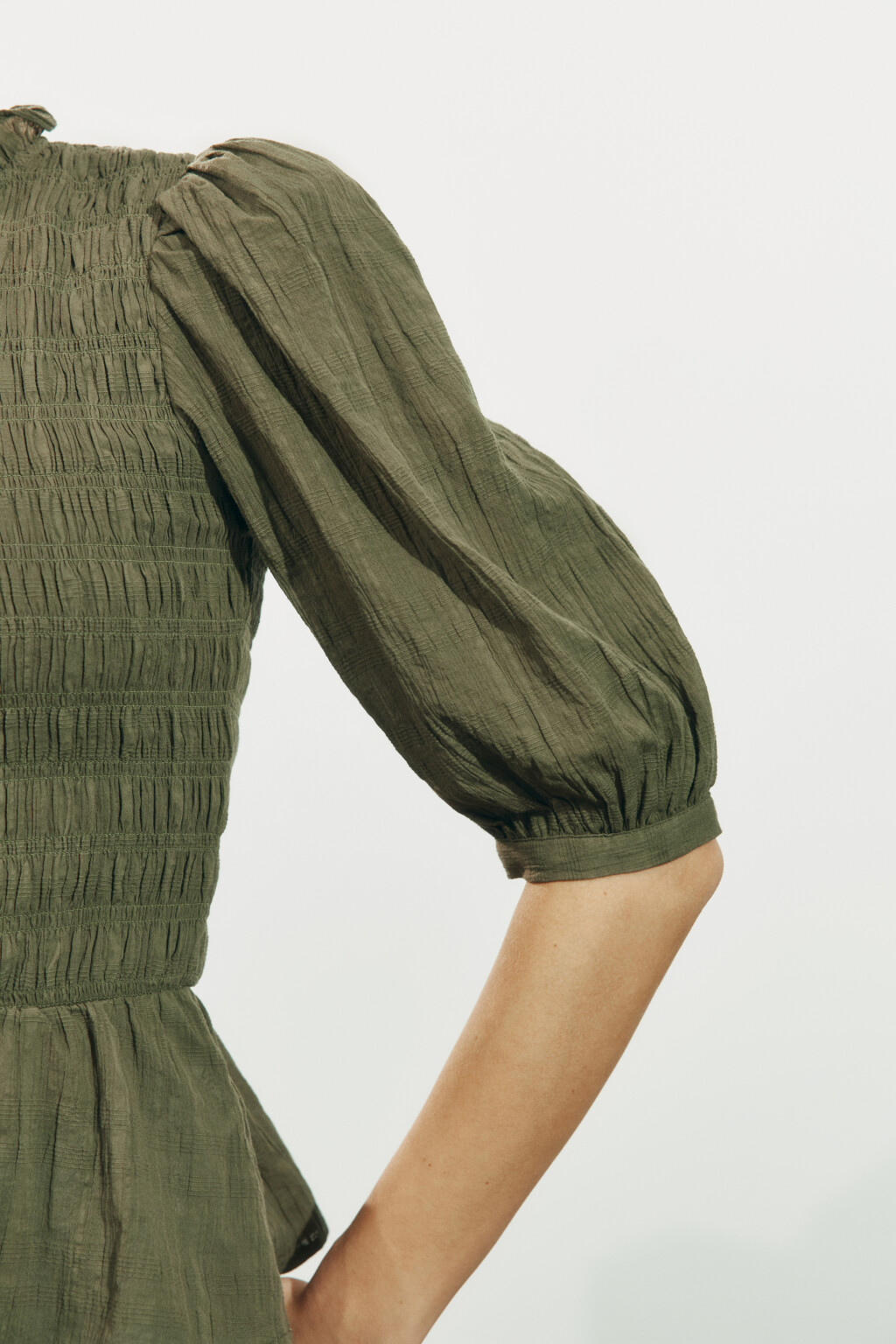 Блузка хлопковая с баской и рукавами-фонариками - цвет зеленый - 7