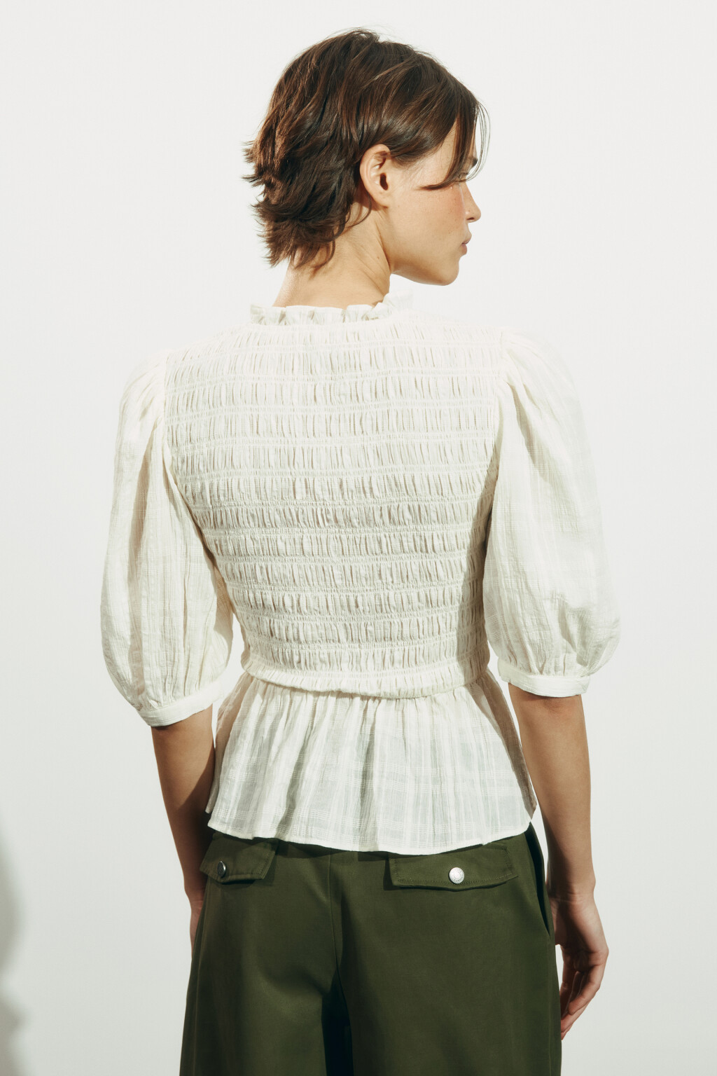 Блузка хлопковая с баской и рукавами-фонариками - цвет молочный - 4