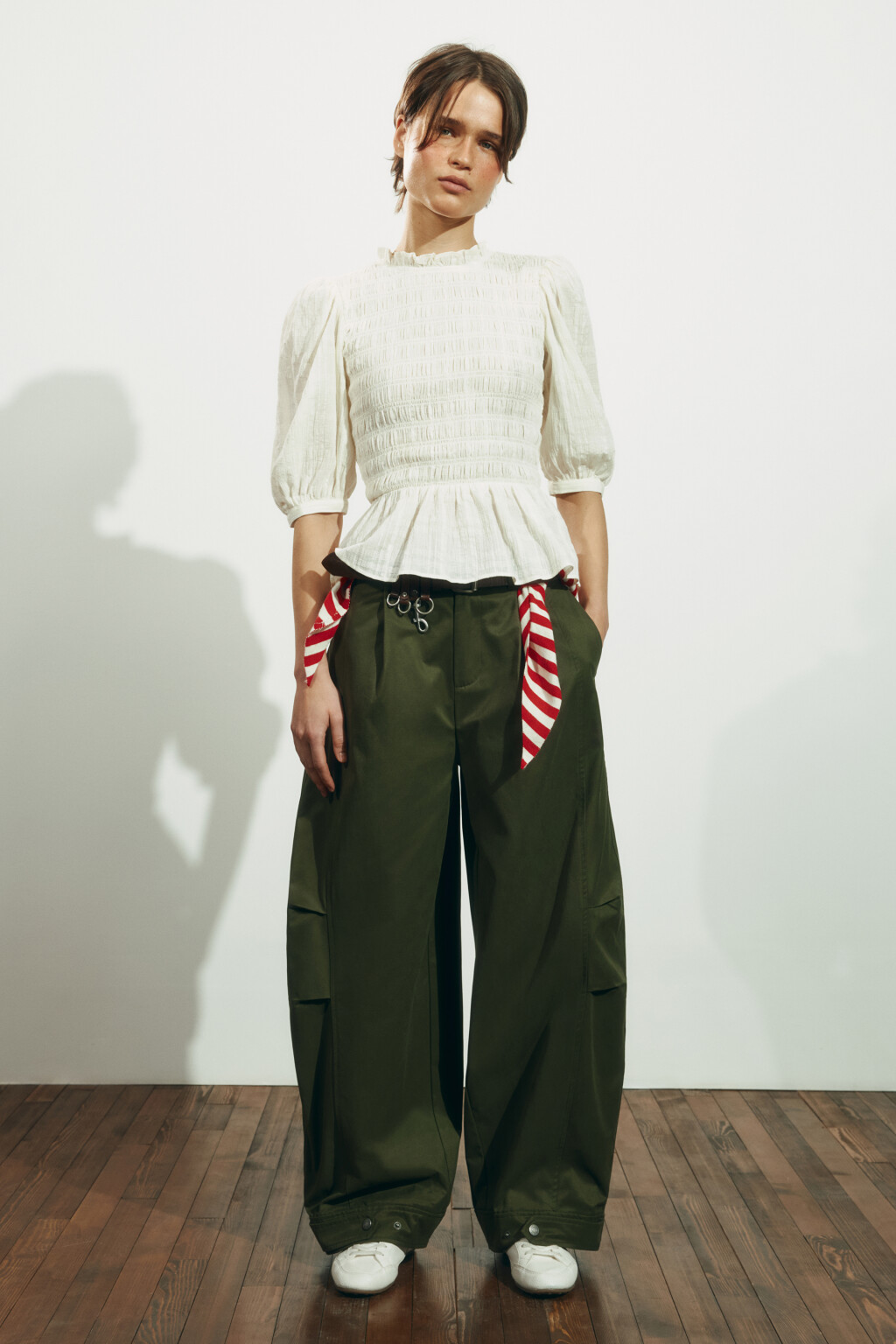 Блузка хлопковая с баской и рукавами-фонариками - цвет молочный - 5