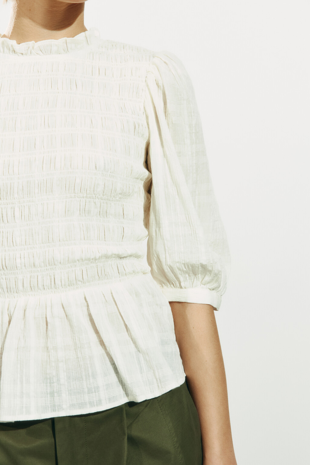 Блузка хлопковая с баской и рукавами-фонариками - цвет молочный - 7