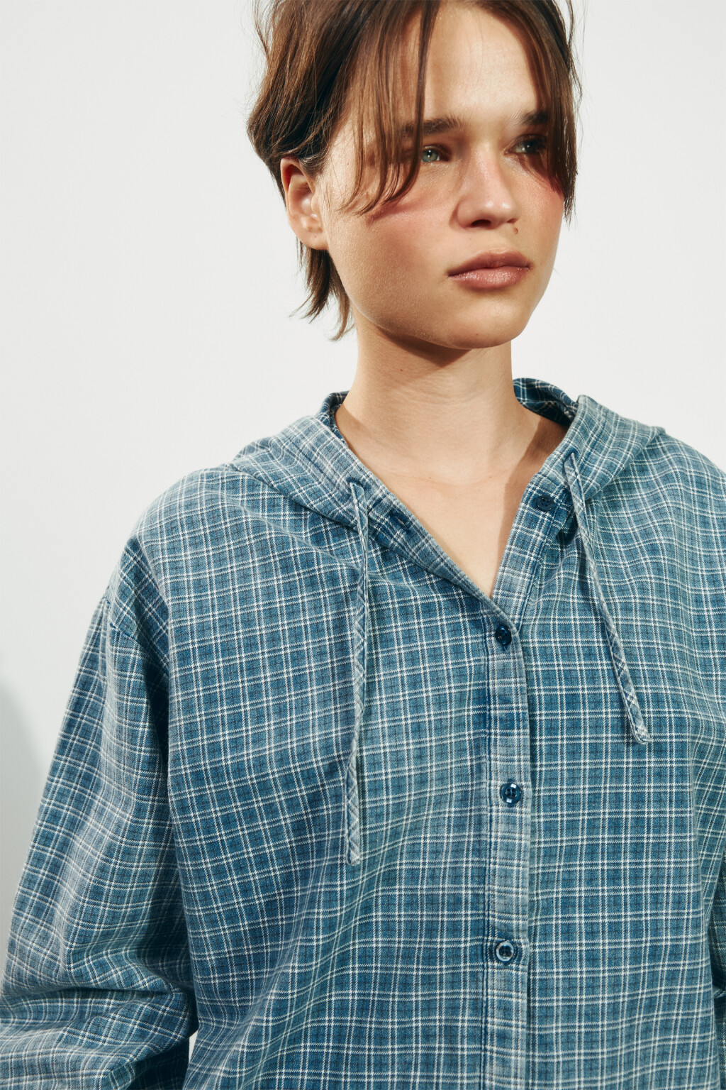 Рубашка-бомбер в клетку с капюшоном - цвет синий - 7