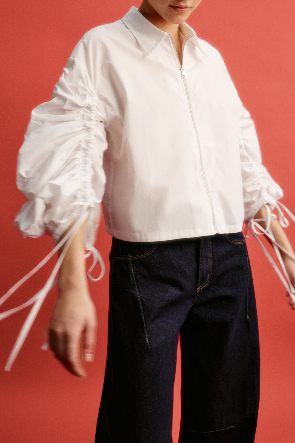 Блузка хлопковая с пышным рукавами на завязках - цвет белый - 2