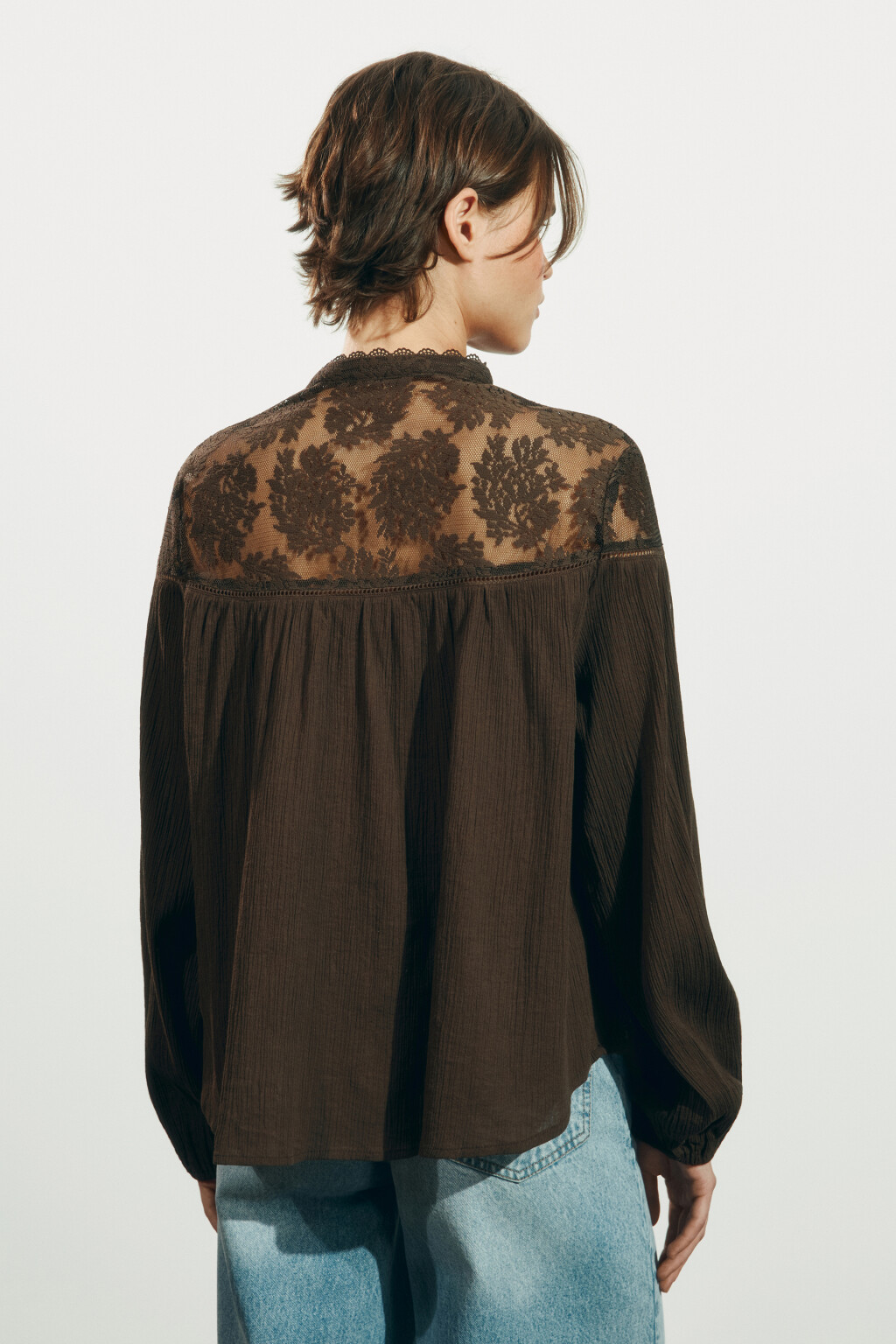 Блузка хлопковая с кружевной вставкой - цвет коричневый - 3