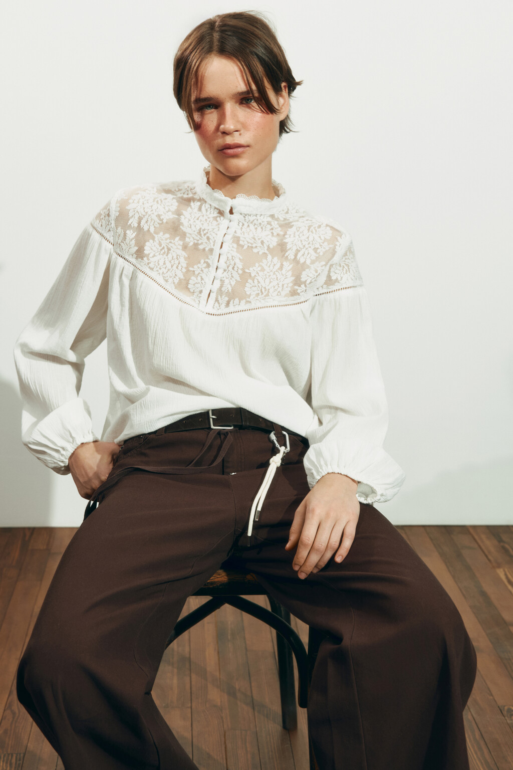 Блузка хлопковая с кружевной вставкой - цвет молочный - 1