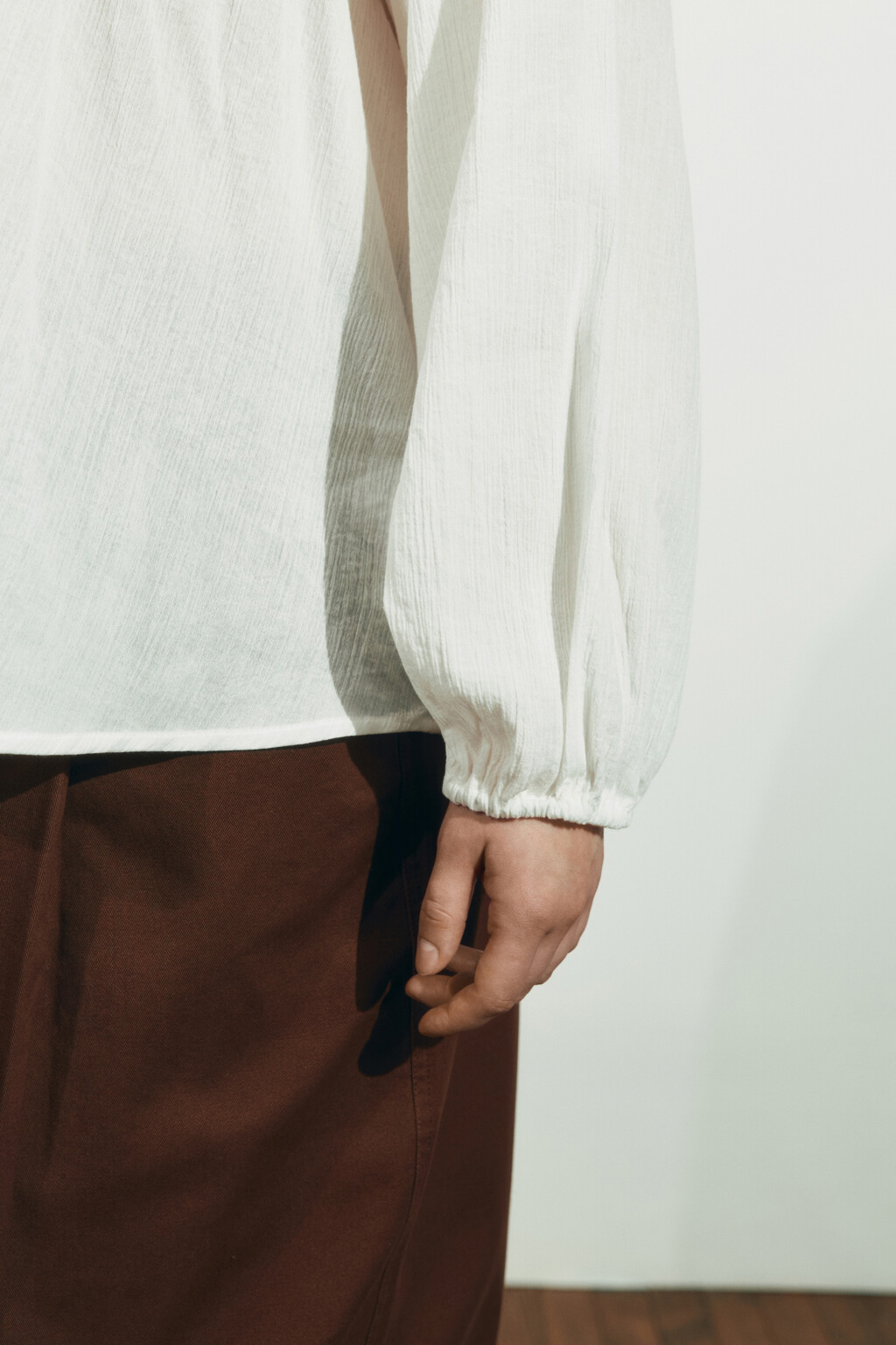 Блузка хлопковая с кружевной вставкой - цвет молочный - 6