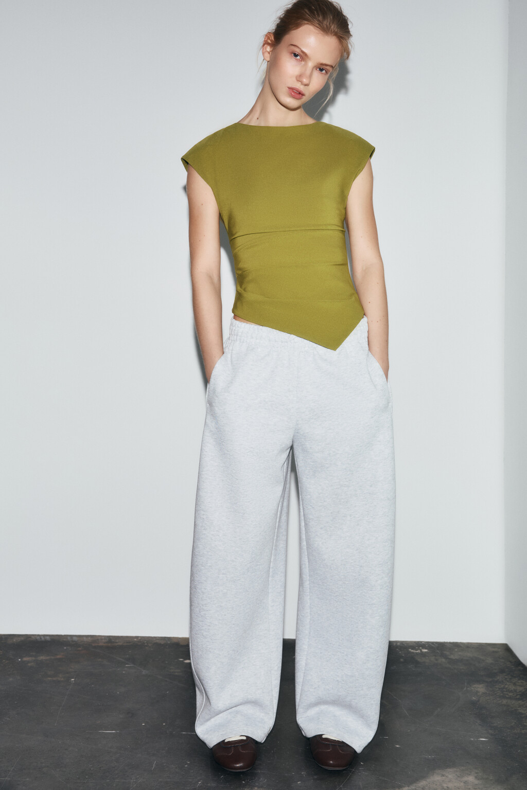 Блузка-топ полуприлегающая с асимметричным низом - цвет зеленый - 1