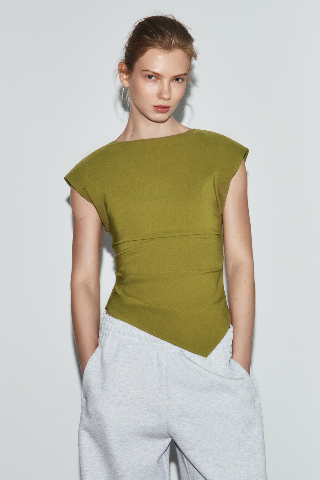 Блузка-топ полуприлегающая с асимметричным низом - цвет зеленый - 2