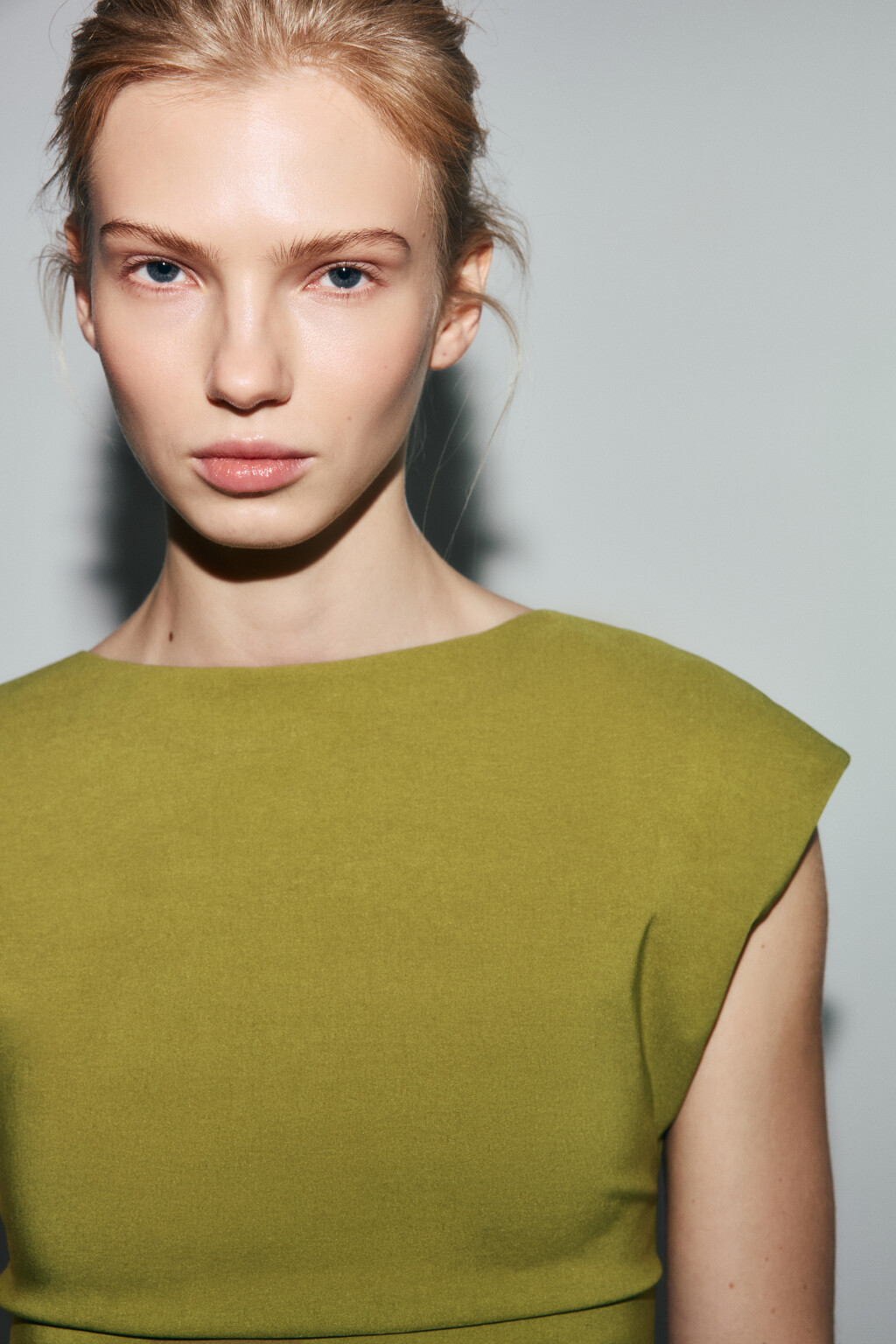 Блузка-топ полуприлегающая с асимметричным низом - цвет зеленый - 6