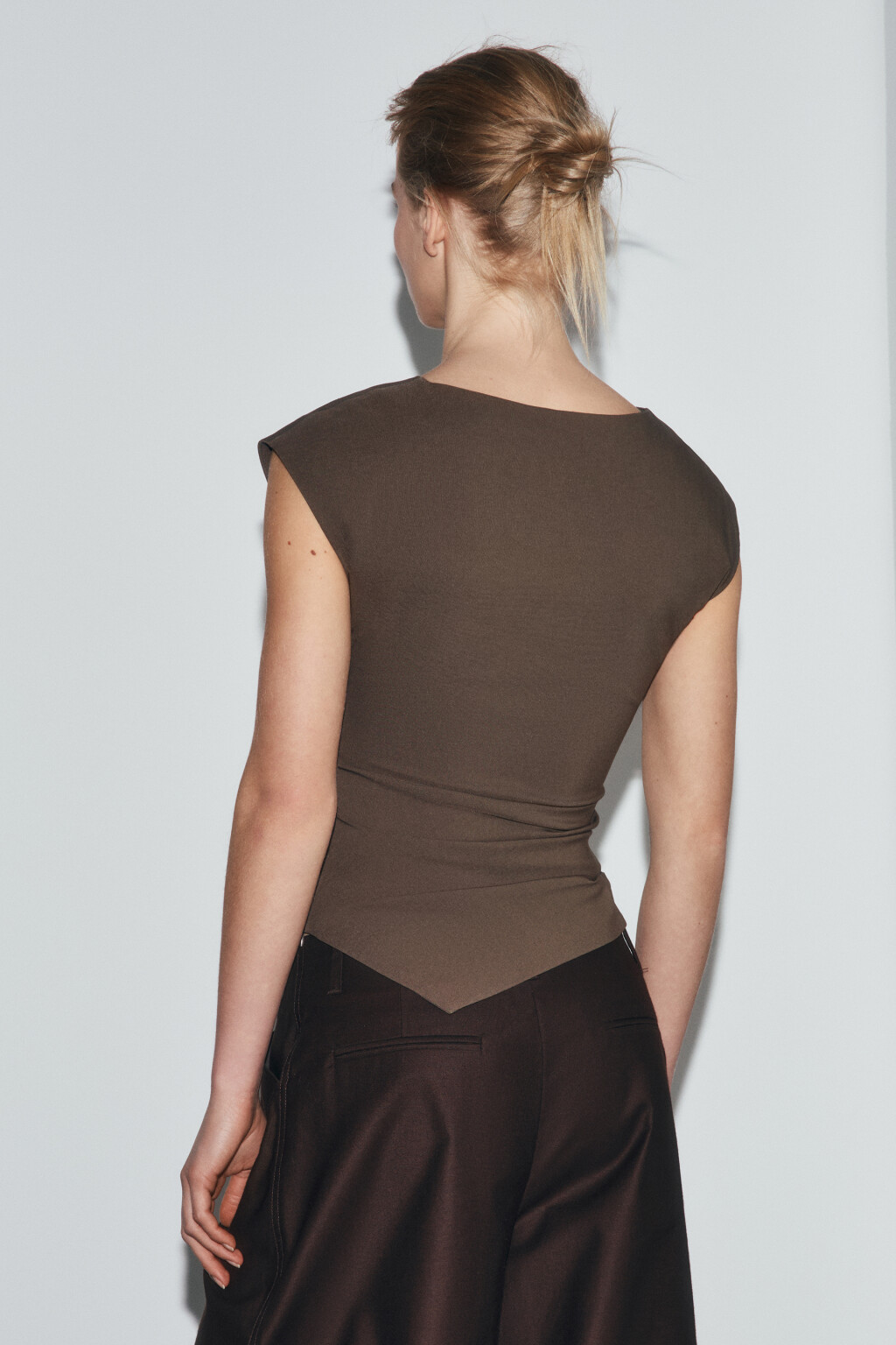 Блузка-топ полуприлегающая с асимметричным низом - цвет бежевый - 3