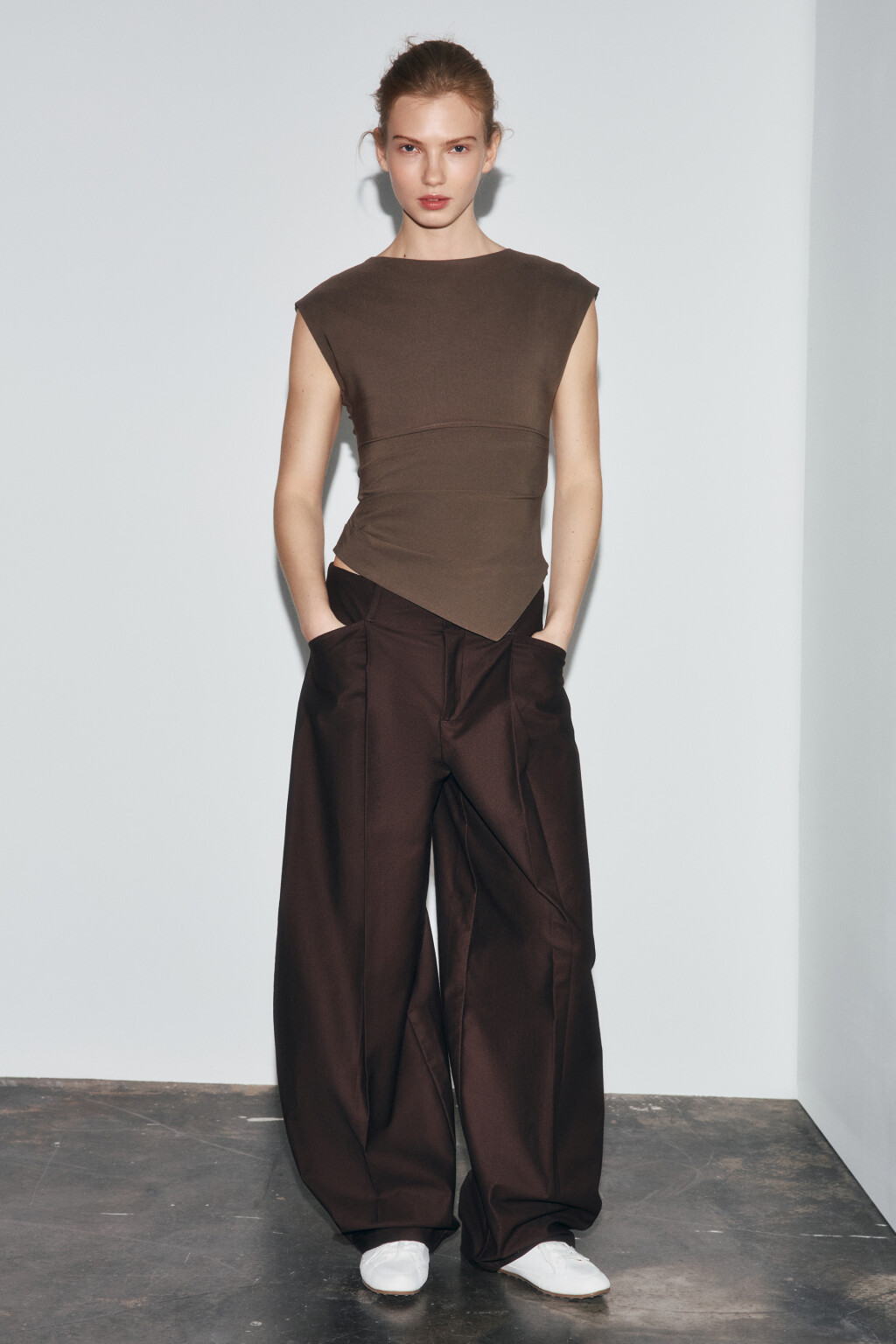 Блузка-топ полуприлегающая с асимметричным низом - цвет бежевый - 4