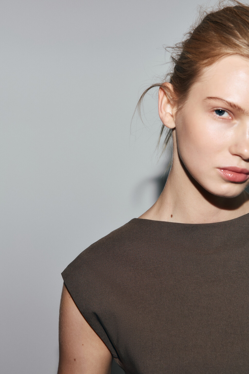 Блузка-топ полуприлегающая с асимметричным низом - цвет бежевый - 5