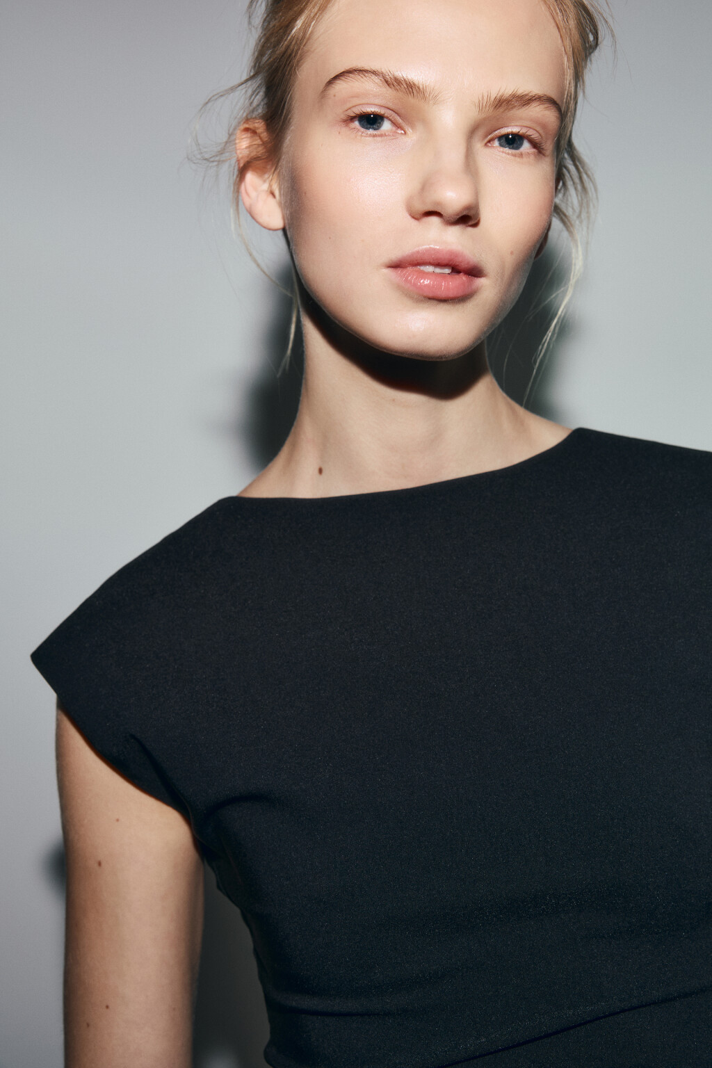 Блузка-топ полуприлегающая с асимметричным низом - цвет черный - 6