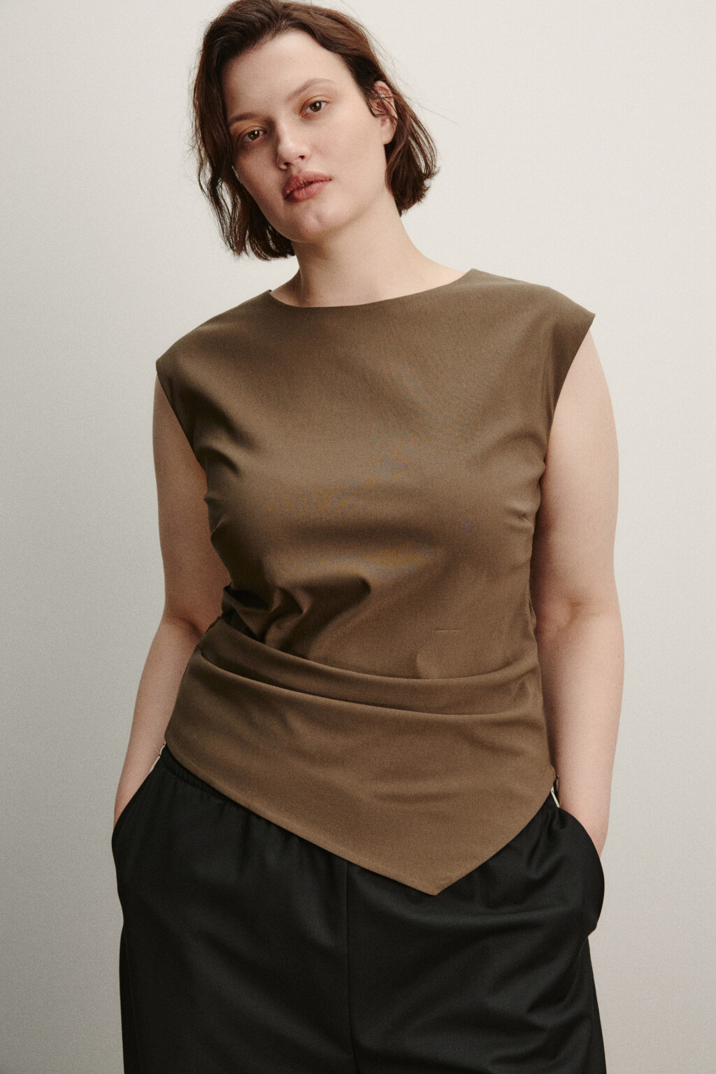 Блузка-топ полуприлегающая с асимметричным низом - цвет бежевый - 1