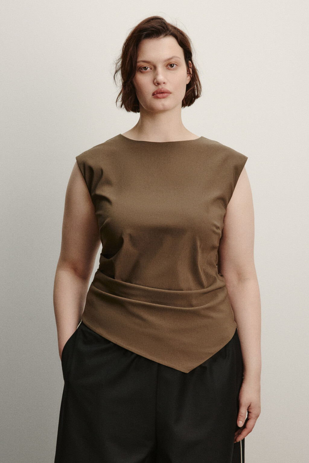 Блузка-топ полуприлегающая с асимметричным низом - цвет бежевый - 2
