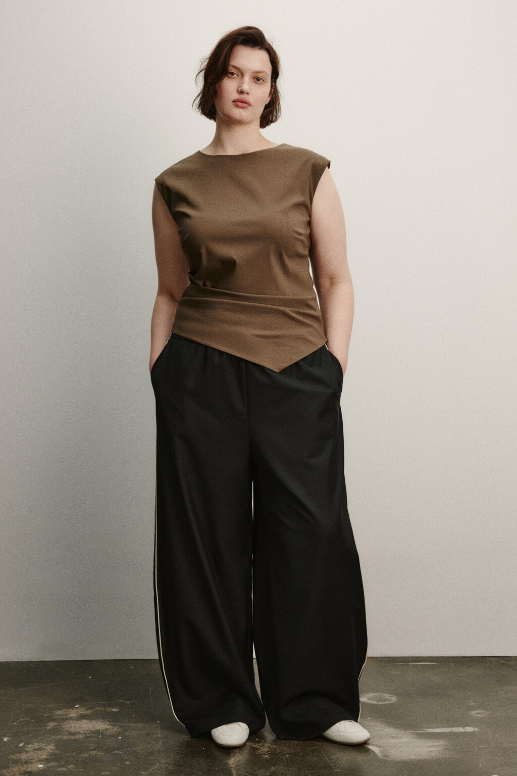 Блузка-топ полуприлегающая с асимметричным низом - цвет бежевый - 4