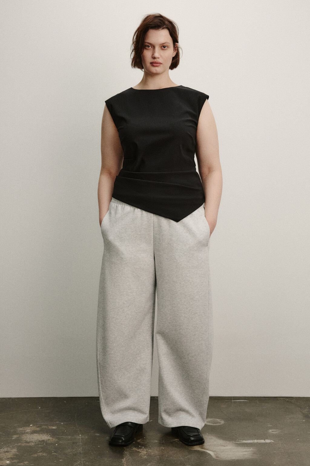 Блузка-топ полуприлегающая с асимметричным низом - цвет черный - 4