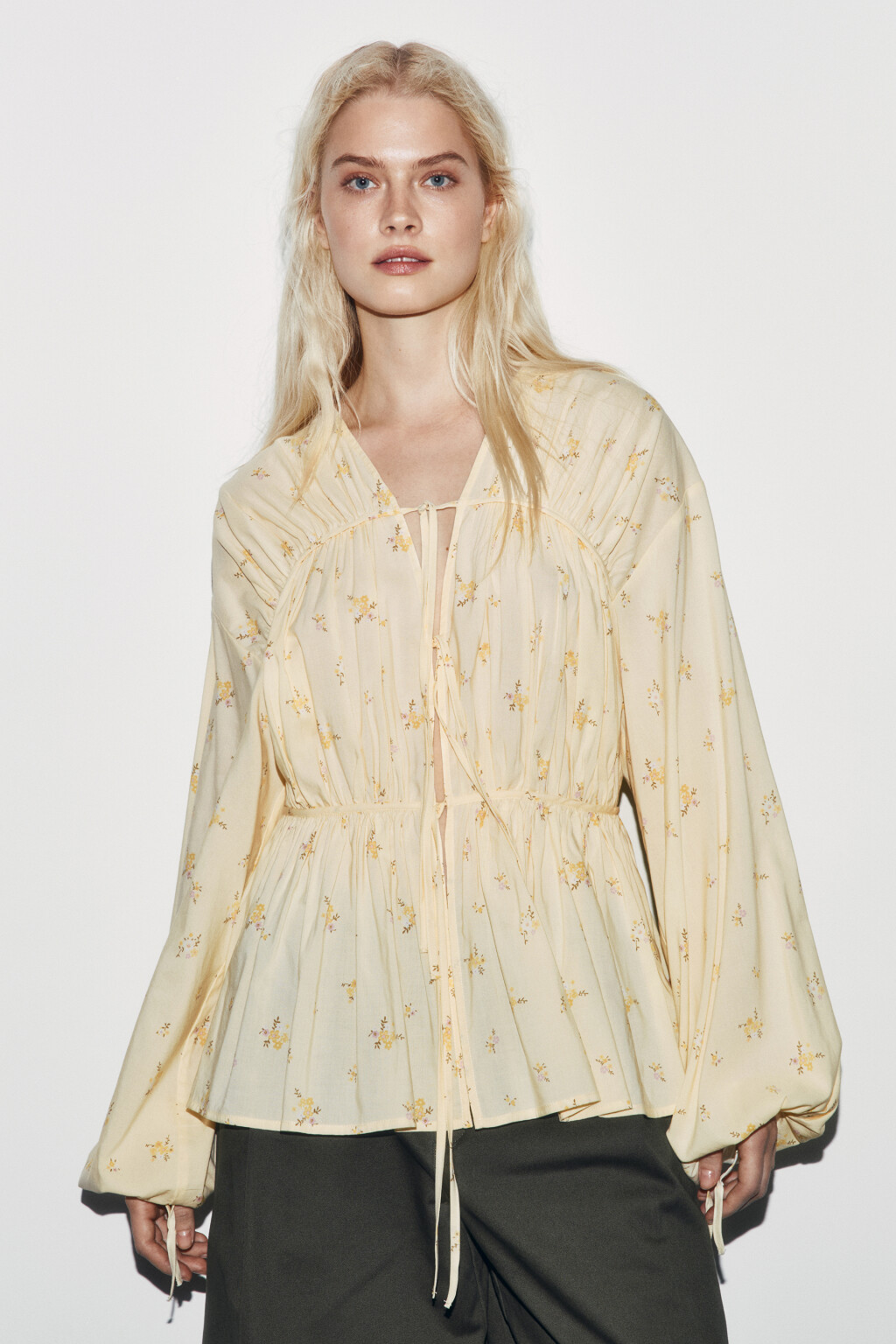 Блузка приталенная на шнуровке - цвет желтый - 3