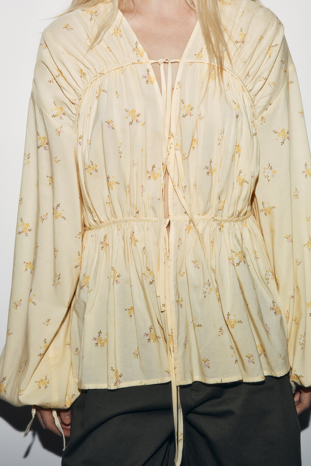 Блузка приталенная на шнуровке - цвет желтый - 6