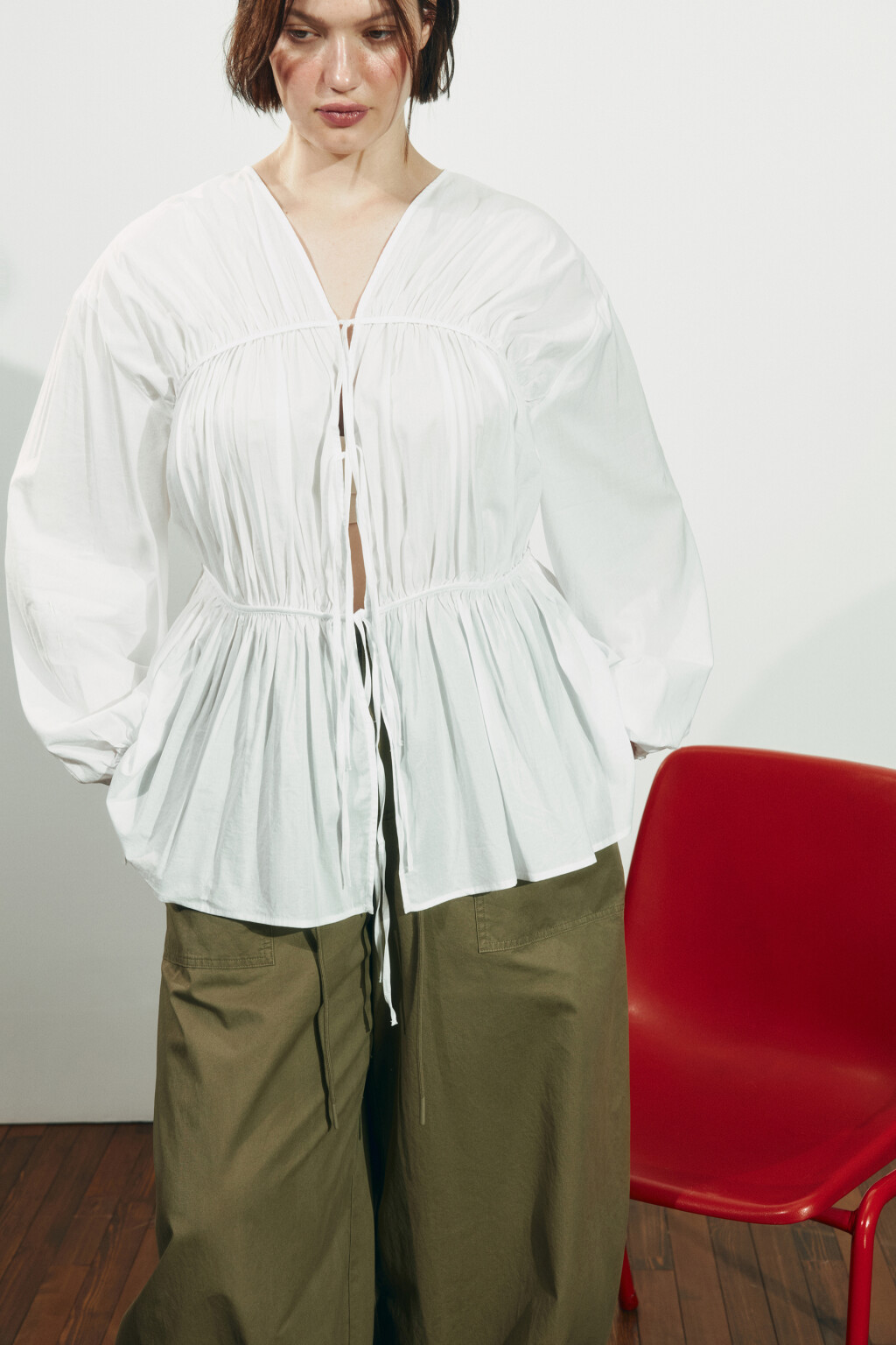 Блузка приталенная на шнуровке - цвет белый - 1