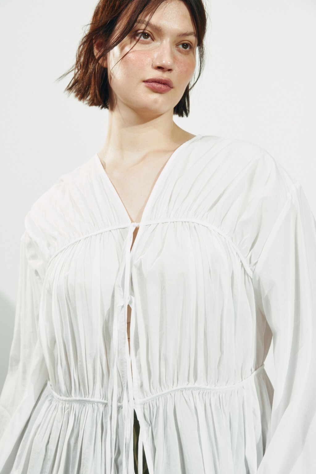 Блузка приталенная на шнуровке - цвет белый - 5