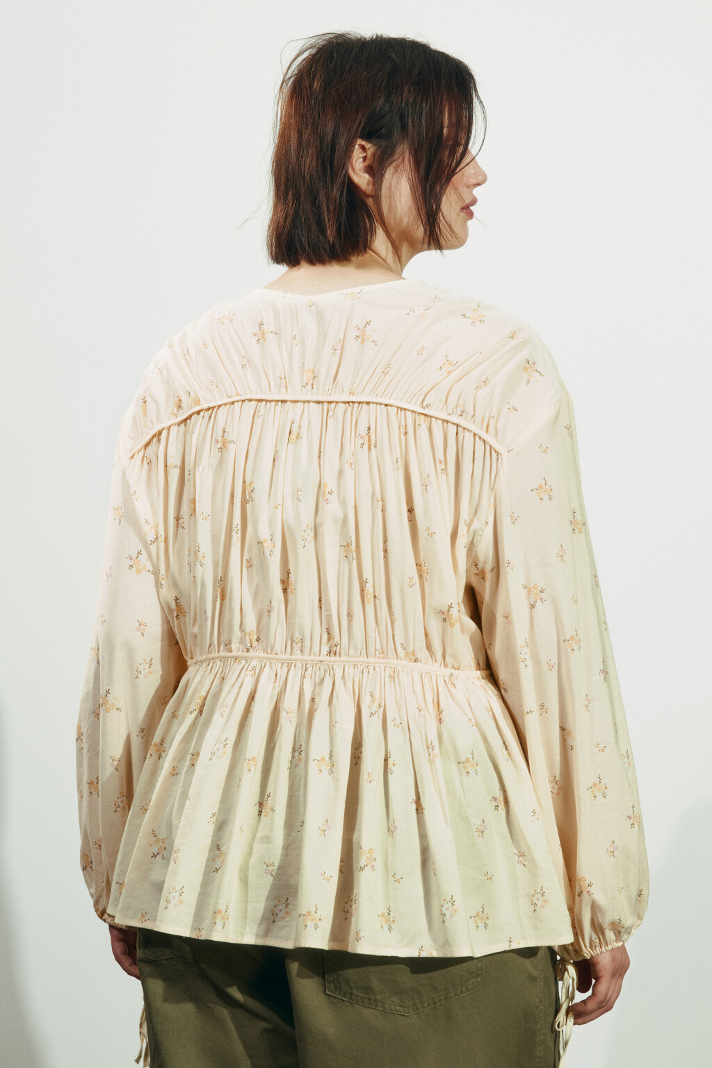 Блузка приталенная на шнуровке - цвет желтый - 4