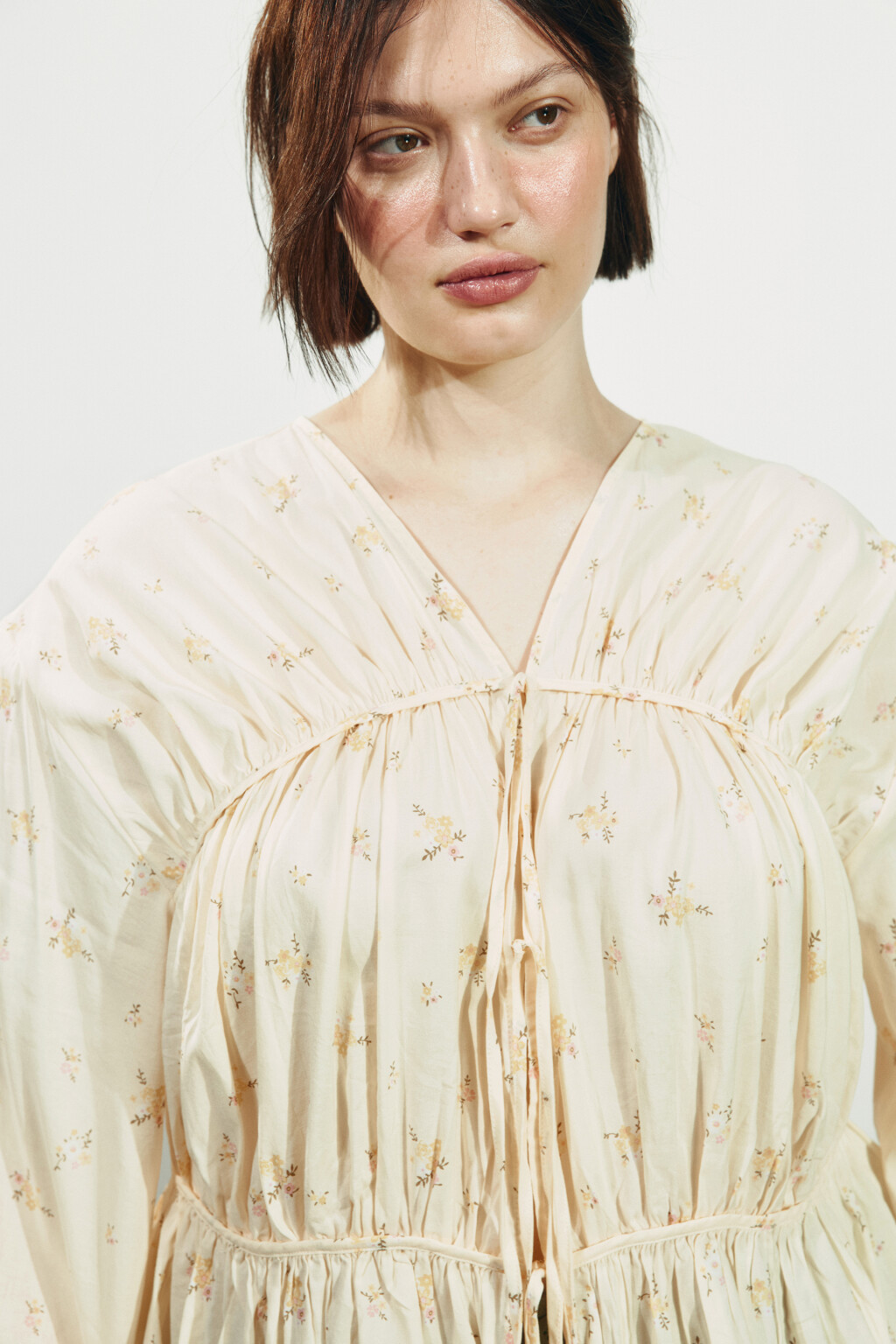 Блузка приталенная на шнуровке - цвет желтый - 6