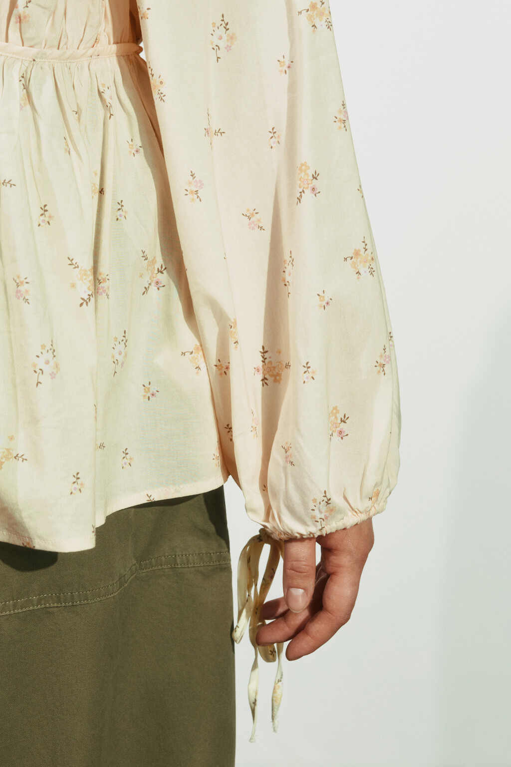 Блузка приталенная на шнуровке - цвет желтый - 7