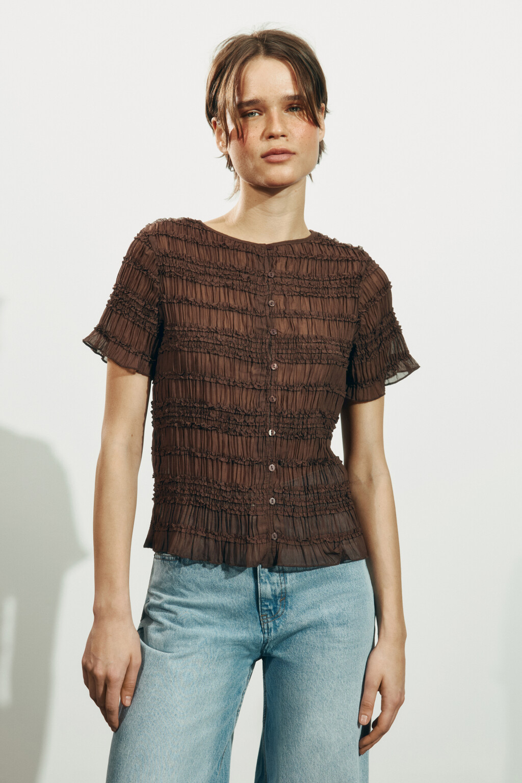 Блузка свободная ажурная с воланами - цвет коричневый - 2
