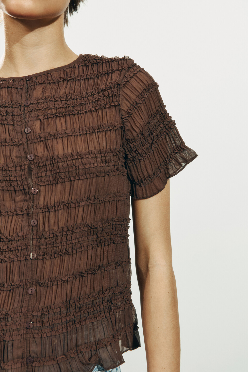 Блузка свободная ажурная с воланами - цвет коричневый - 6