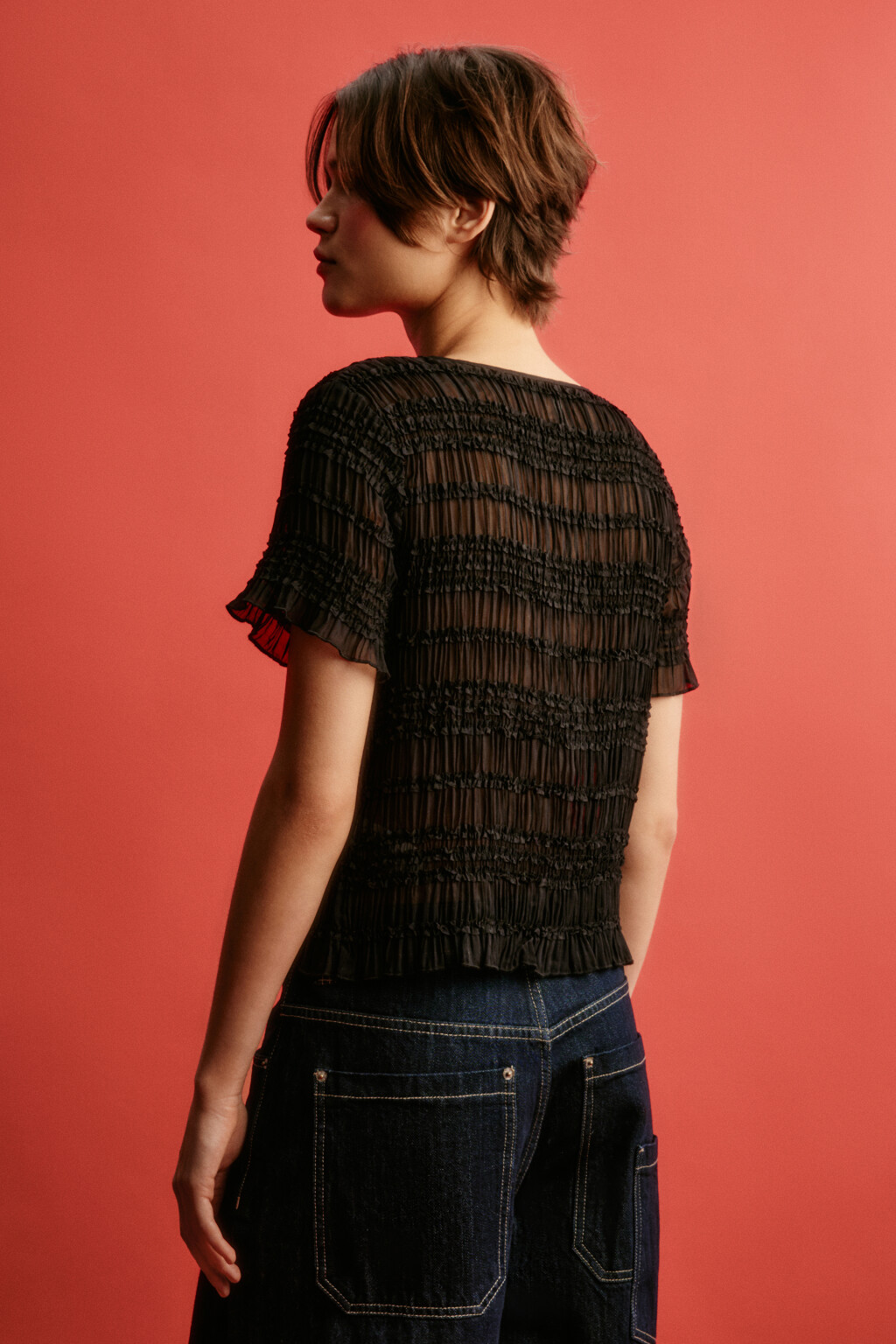 Блузка свободная ажурная с воланами - цвет черный - 4