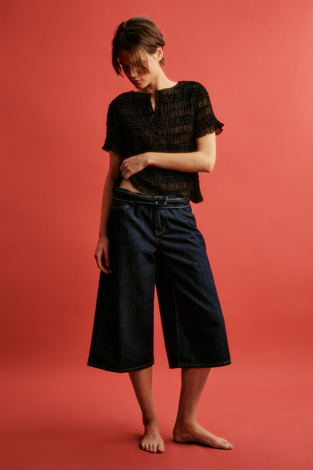 Блузка свободная ажурная с воланами - цвет черный - 5