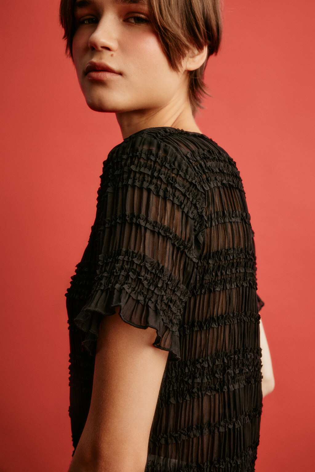 Блузка свободная ажурная с воланами - цвет черный - 8