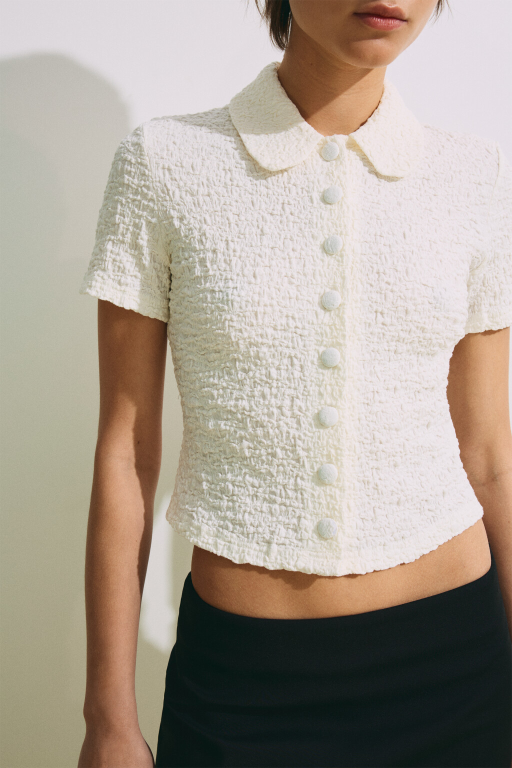 Блузка с округлым воротником ажурная - цвет белый - 7