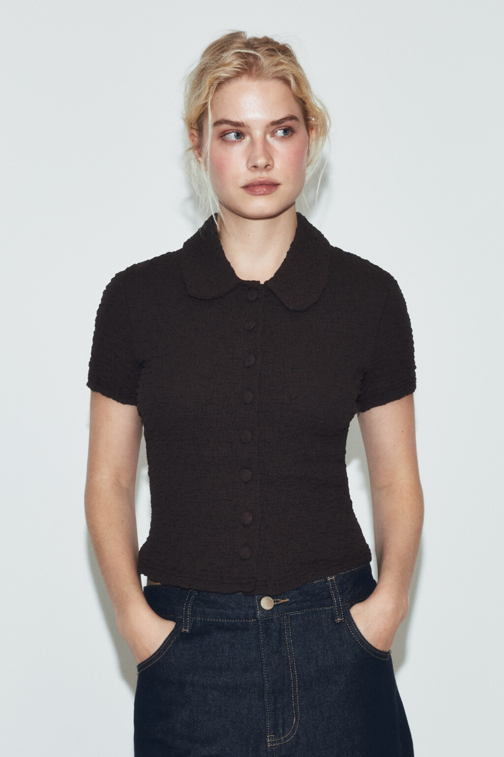 Блузка с округлым воротником ажурная - цвет коричневый - 2