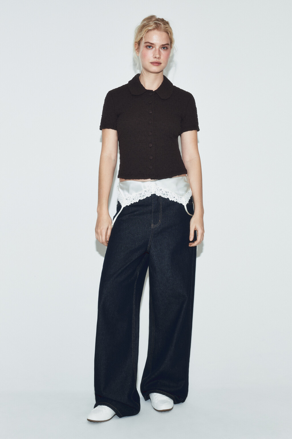 Блузка с округлым воротником ажурная - цвет коричневый - 4