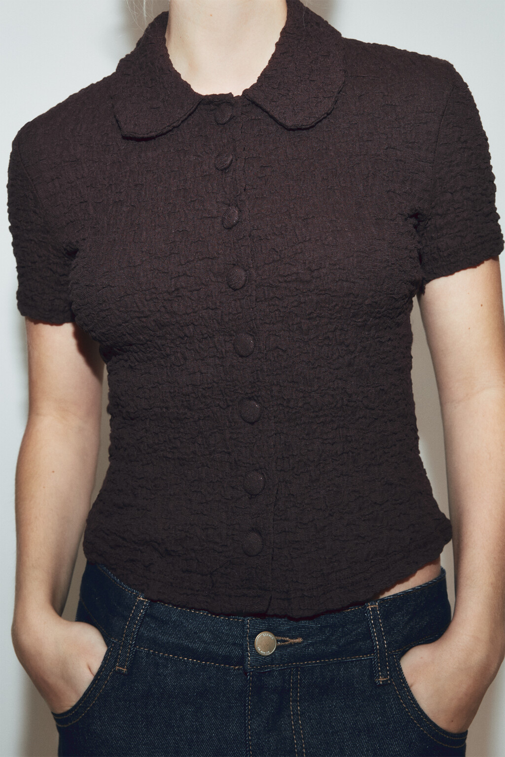 Блузка с округлым воротником ажурная - цвет коричневый - 5