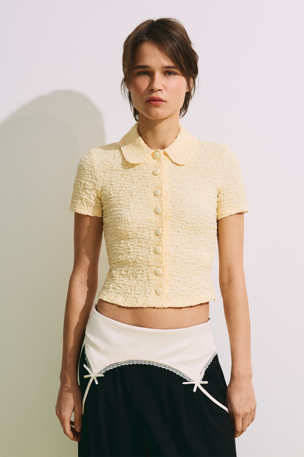 Блузка с округлым воротником ажурная - цвет желтый - 3