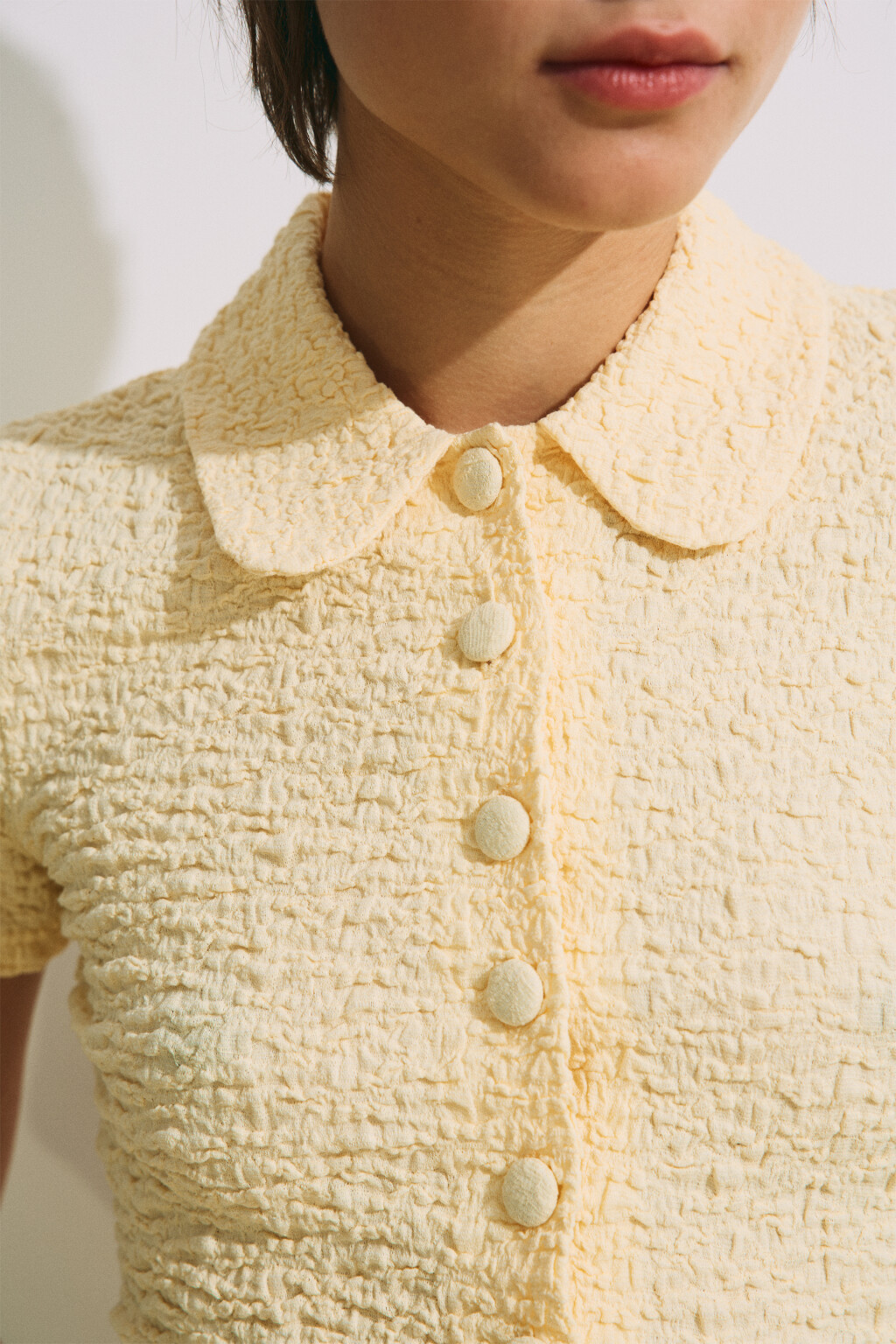 Блузка с округлым воротником ажурная - цвет желтый - 6