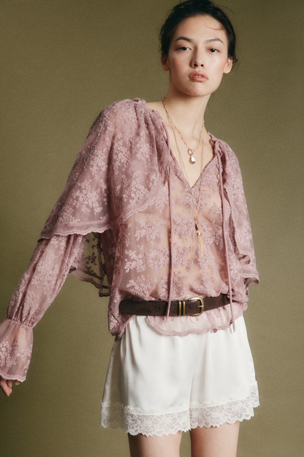 Блузка ажурная с кейпом и оборками - цвет розовый - 1