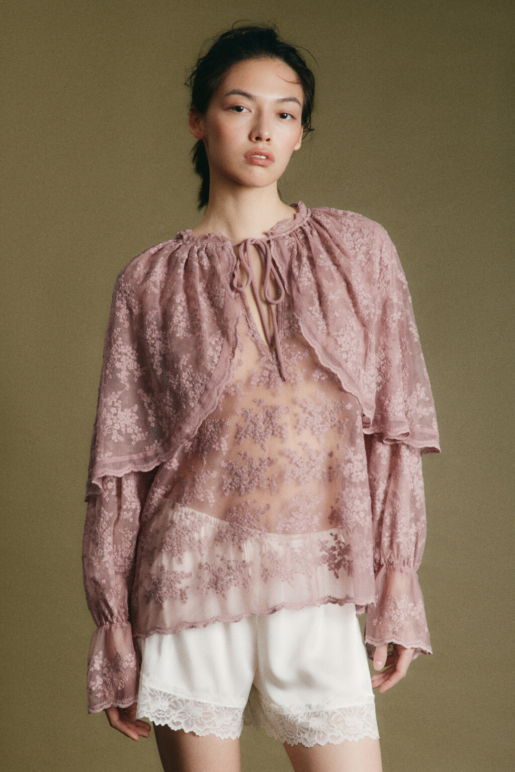 Блузка ажурная с кейпом и оборками - цвет розовый - 2