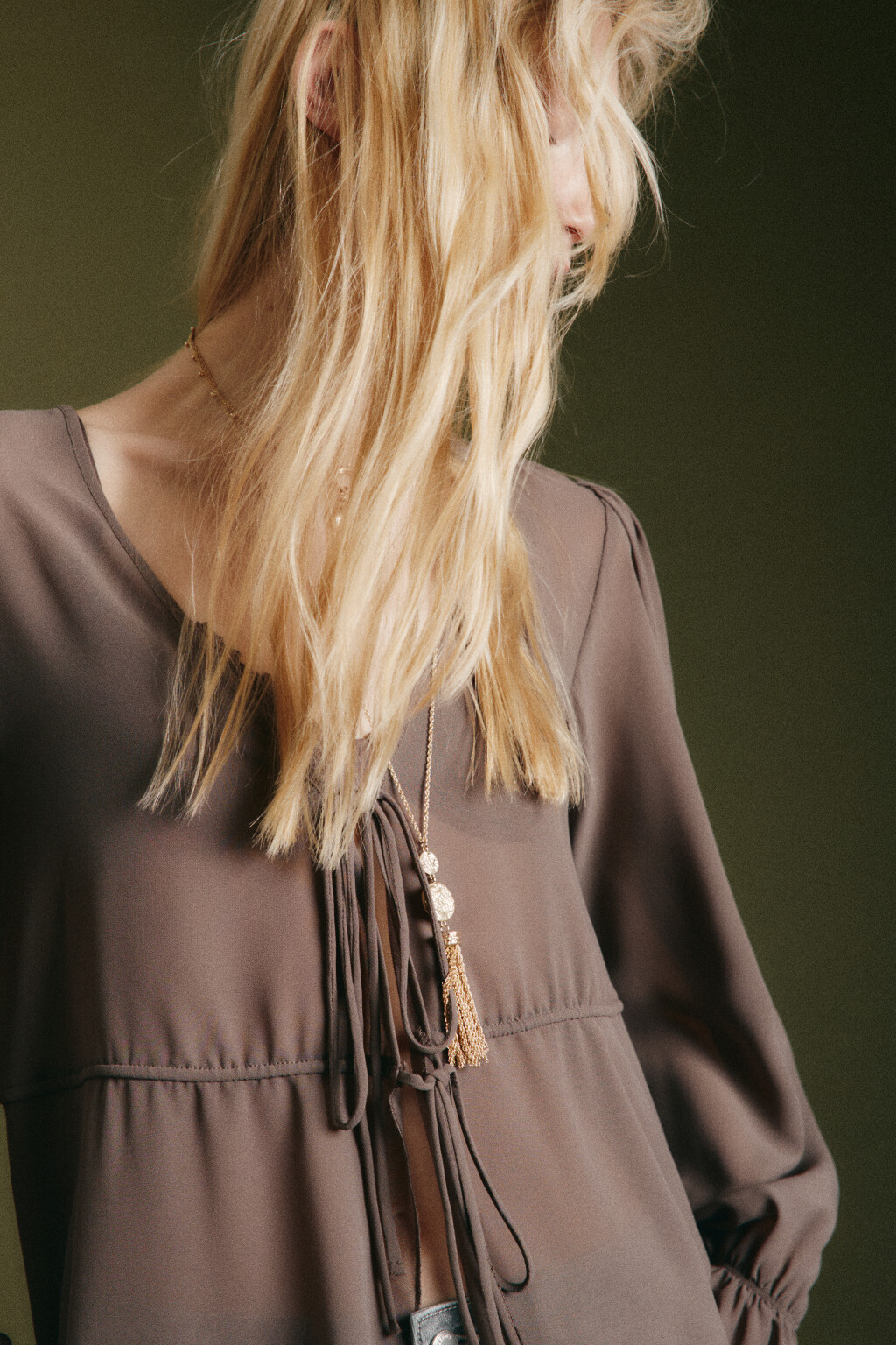 Блузка шифоновая на завязках со шлейфом - цвет коричневый - 5