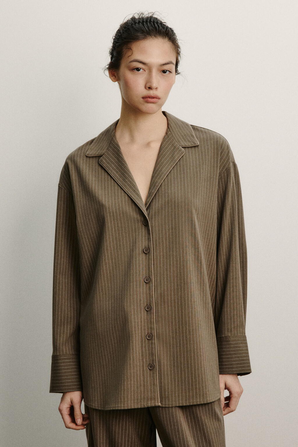 Рубашка с вискозой в тонкую полоску - цвет коричневый - 2