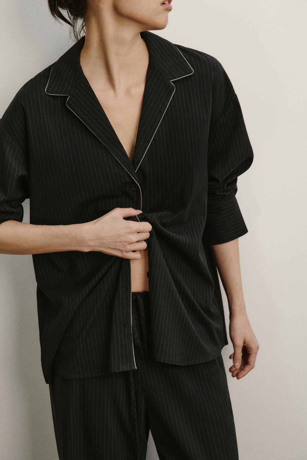 Рубашка с вискозой в тонкую полоску - цвет черный - 1