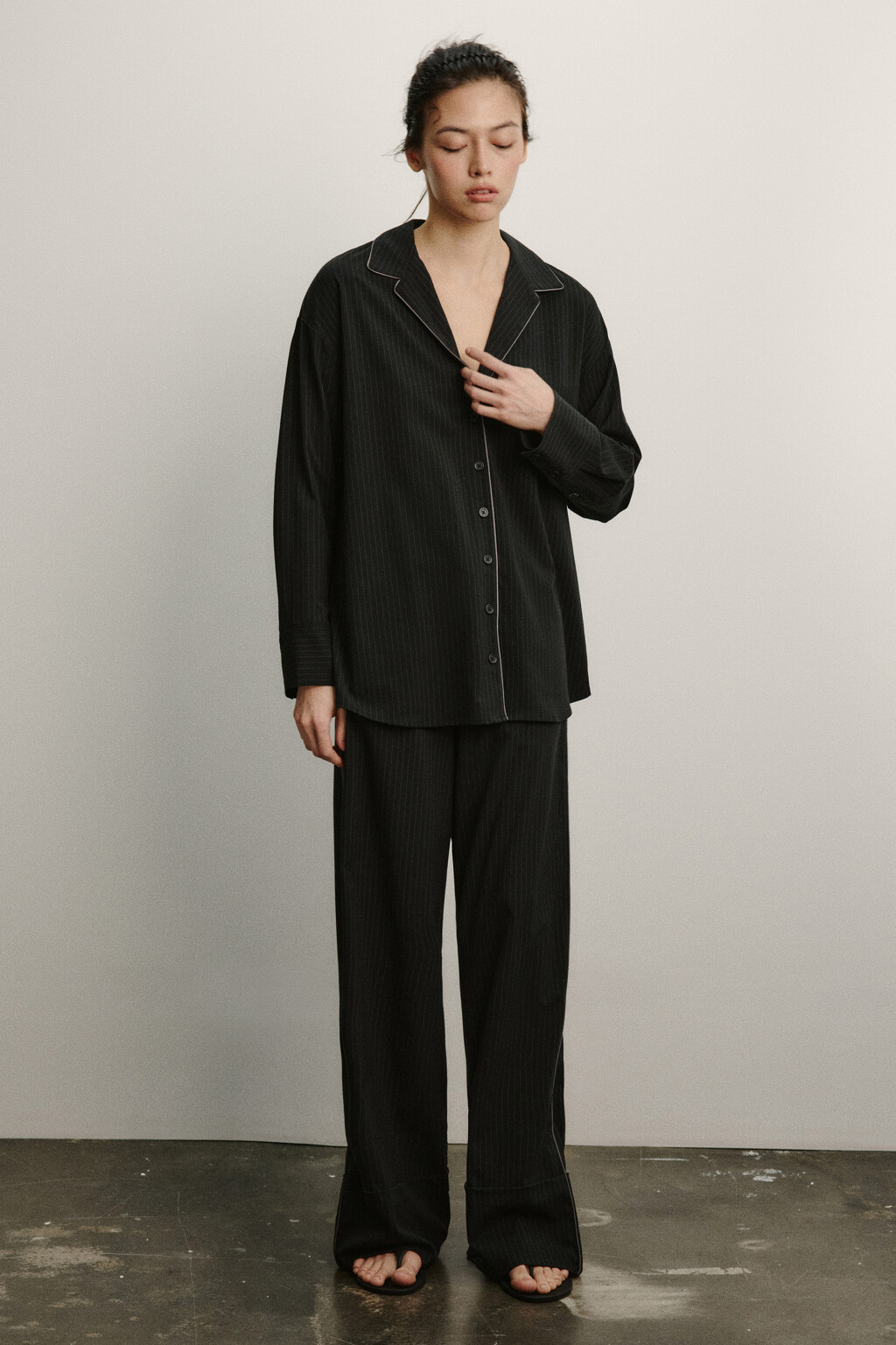 Рубашка с вискозой в тонкую полоску - цвет черный - 4