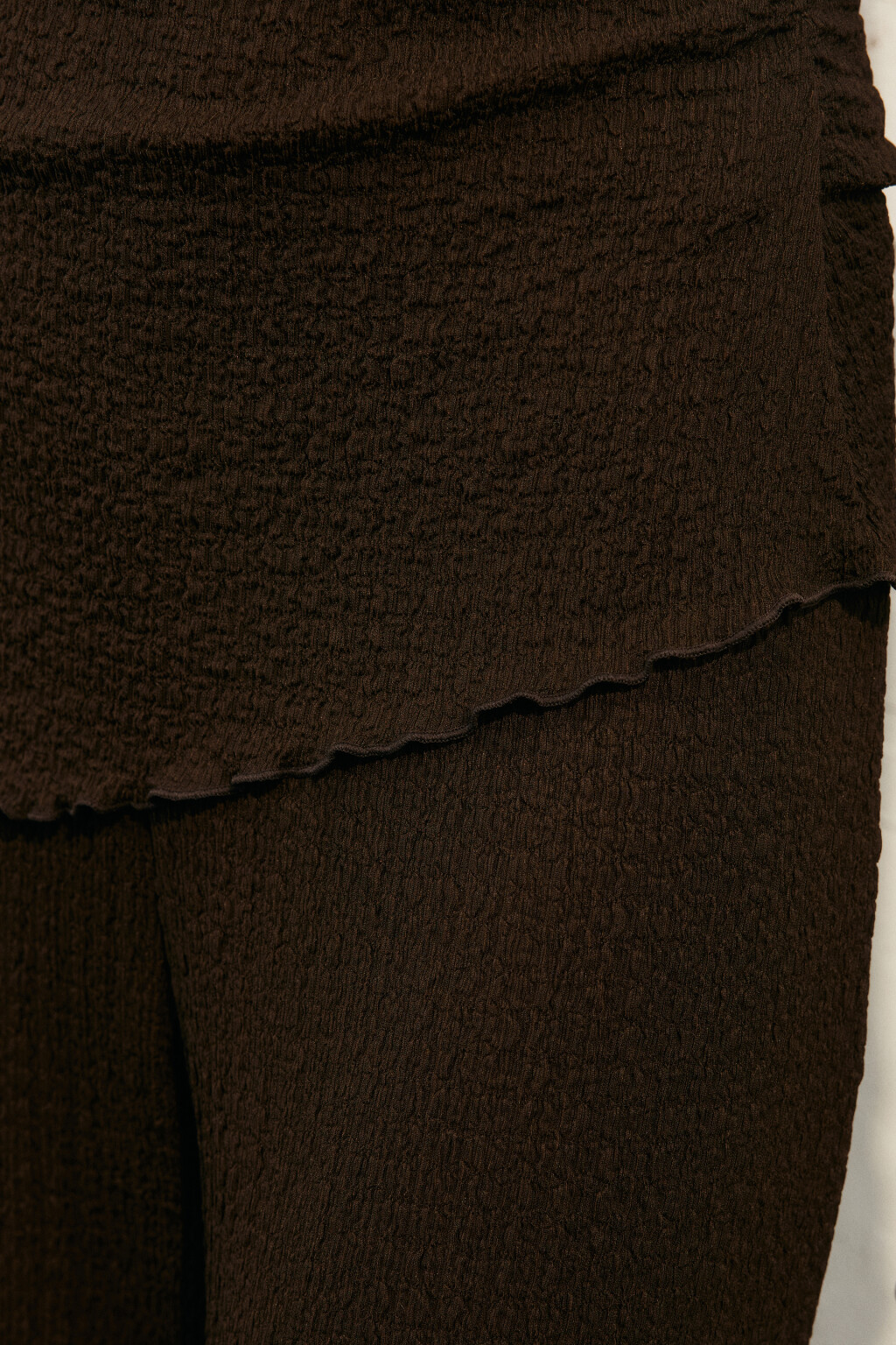 Топ-халтер на завязках с асимметричным низом - цвет коричневый - 6