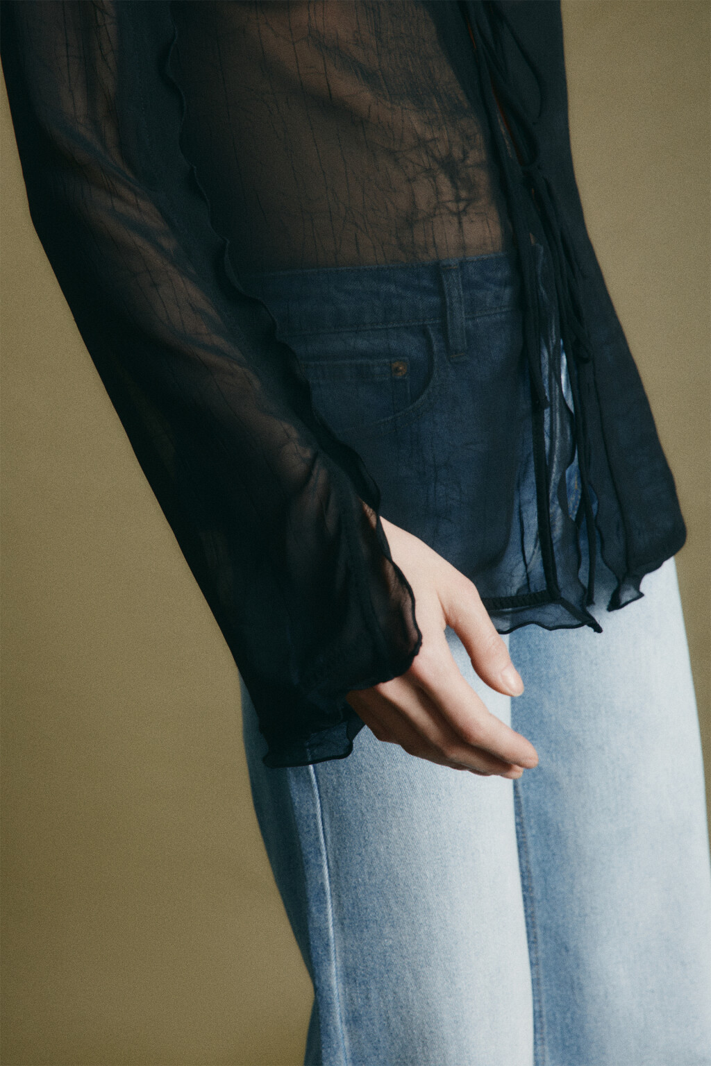 Блузка шифоновая полуприлегающая с волнистыми краями - цвет черный - 7