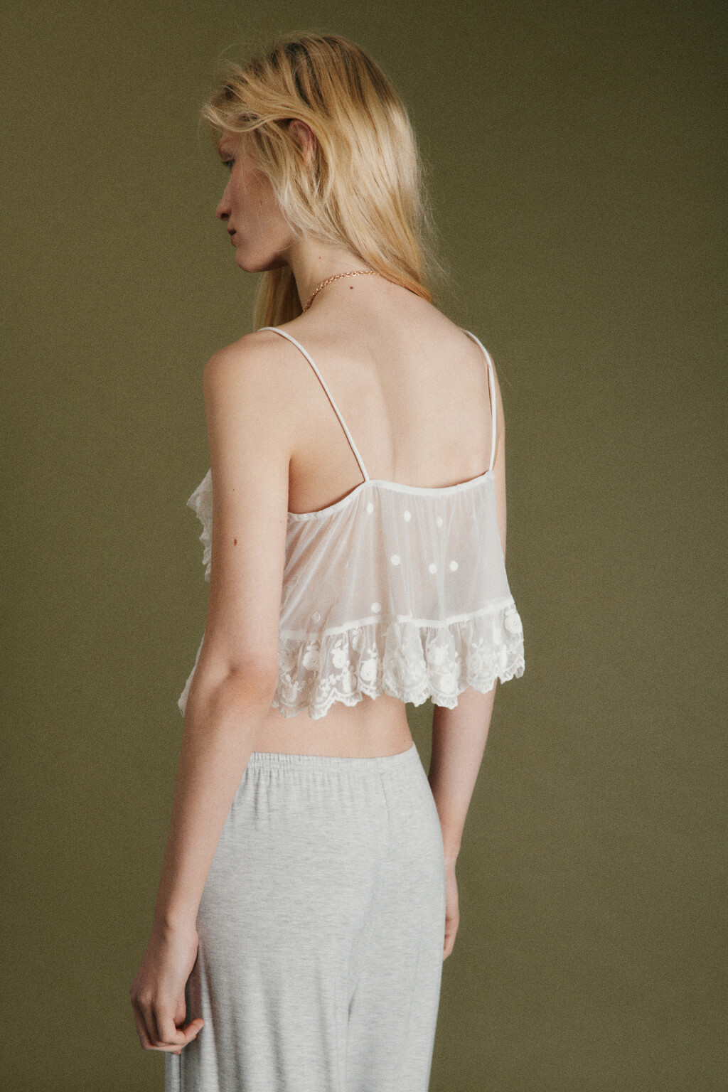 Майка-топ сетчатая кружевная с оборками - цвет белый - 4