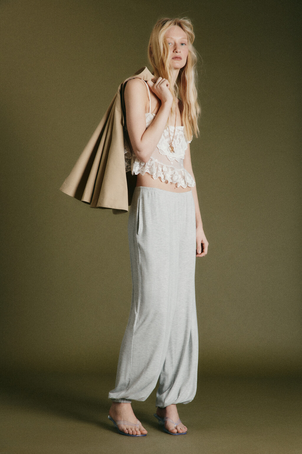 Майка-топ сетчатая кружевная с оборками - цвет белый - 5